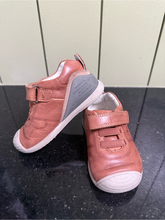 Other - Biomecanics Kids Leather Hook-and-Loop Sneakers in Rust Brown size 22/ or 6